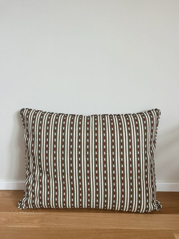 Cushion cover, Eivor's Stripe Rust